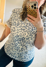 Load image into Gallery viewer, Leopard Tulip Sleeve Top

